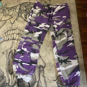purple, gray, and white camo pants size XS